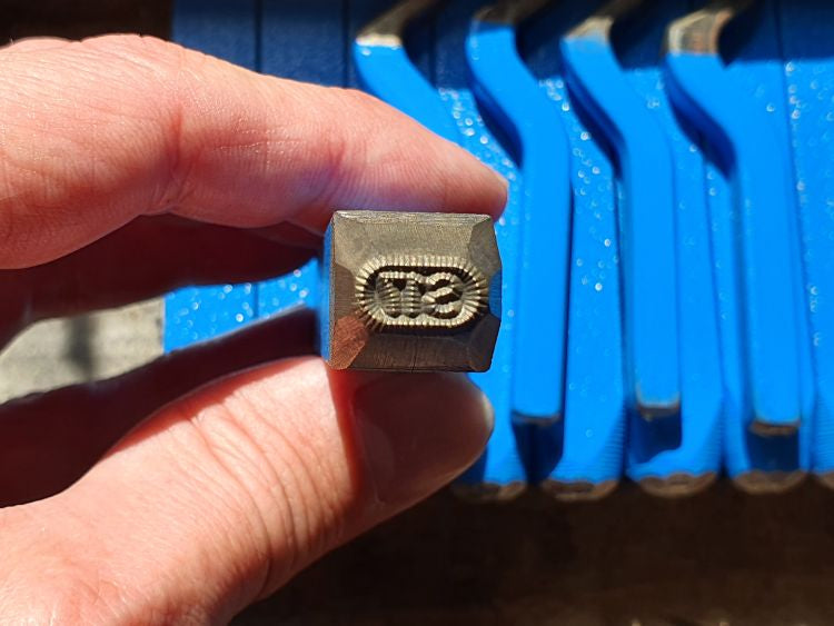 Handschlagstempel für Metall richtig wählen