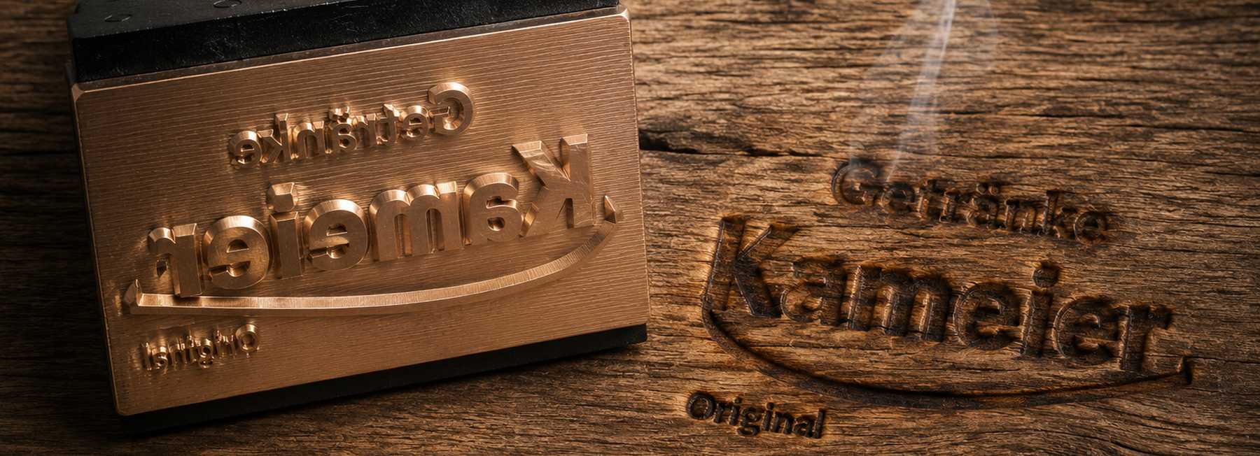 Elektrischer Brennstempel mit individueller Gravur und Brandabdruck auf Holz