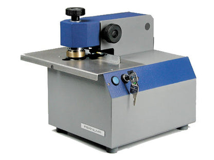 Perfoset Embosset inklusive Logogravur in Messing
